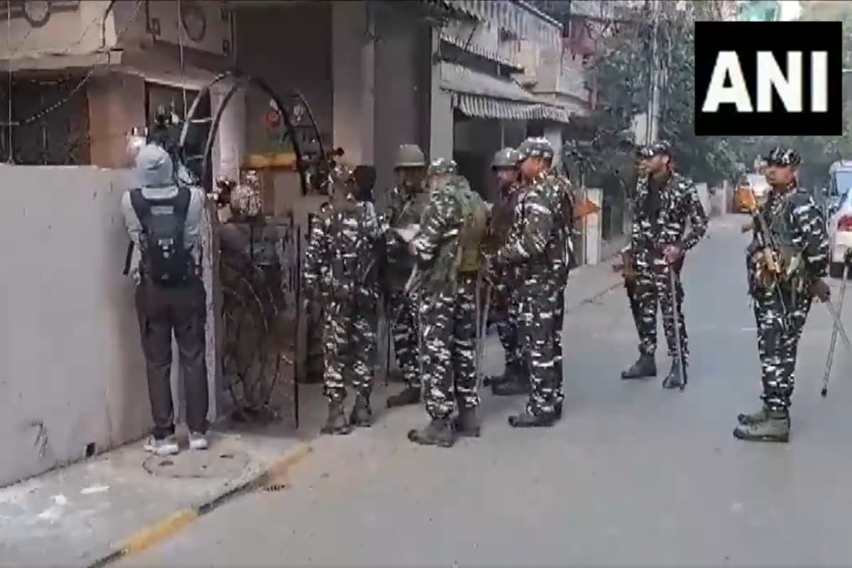 ED Raid: कोलकाता में टीएमसी मंत्रियों के ठिकानों पर ईडी की छापेमारी, सुजीत बोस और तापस रॉय के घर पहुंची टीम