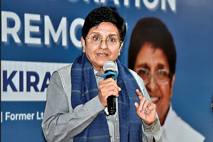 अपने स्वास्थ्य और इमोशन के साथ किसी को खिलवाड़ करने की इजाजत न दें, किरण बेदी ने दिए ऐसे कई Success Mantra