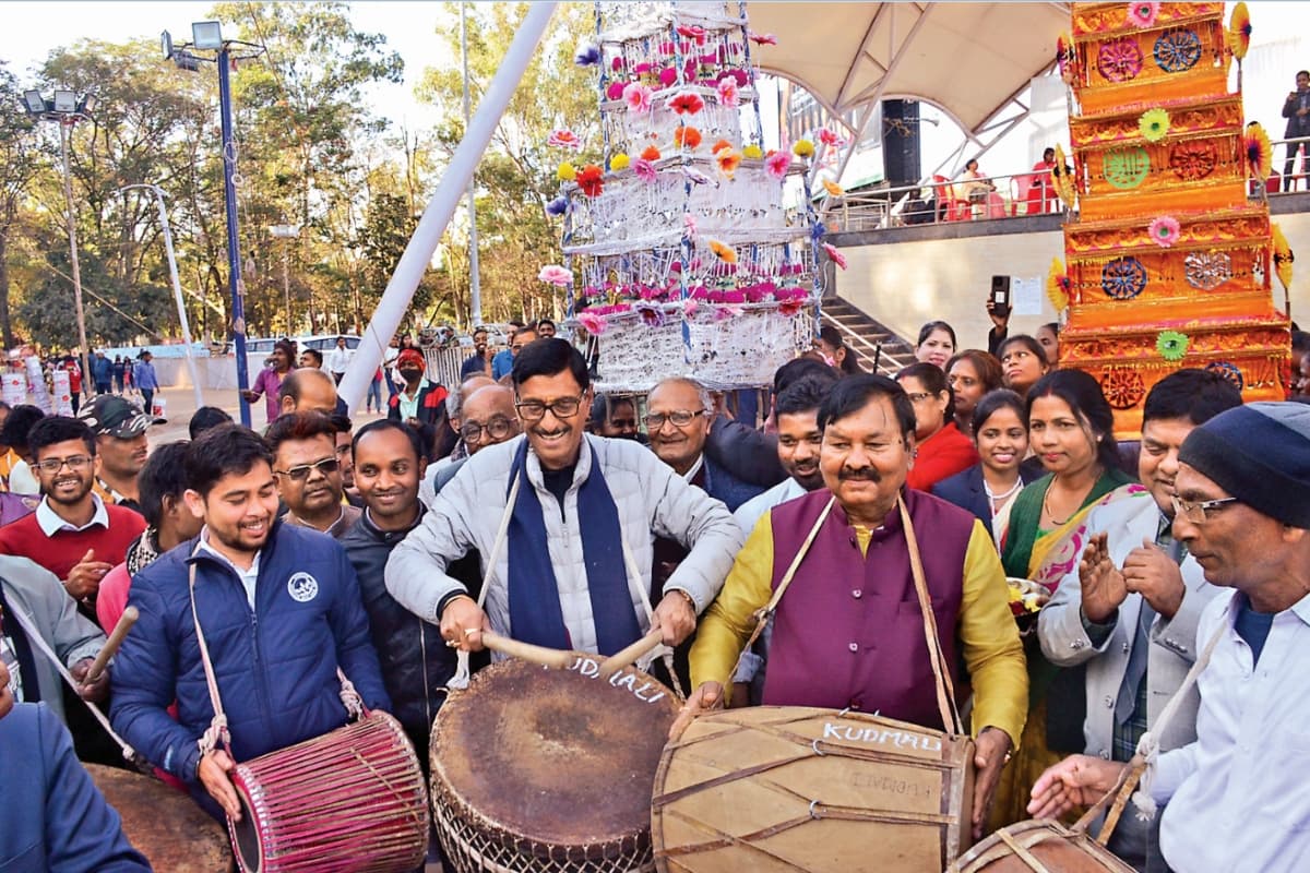 टुसू महोत्सव : तोके टुसू जले दिबो नाय...पर सभी के संग थिरके संजय सेठ, 251 फीट ऊंचा चौड़ल लेकर पहुंची महिलाएं