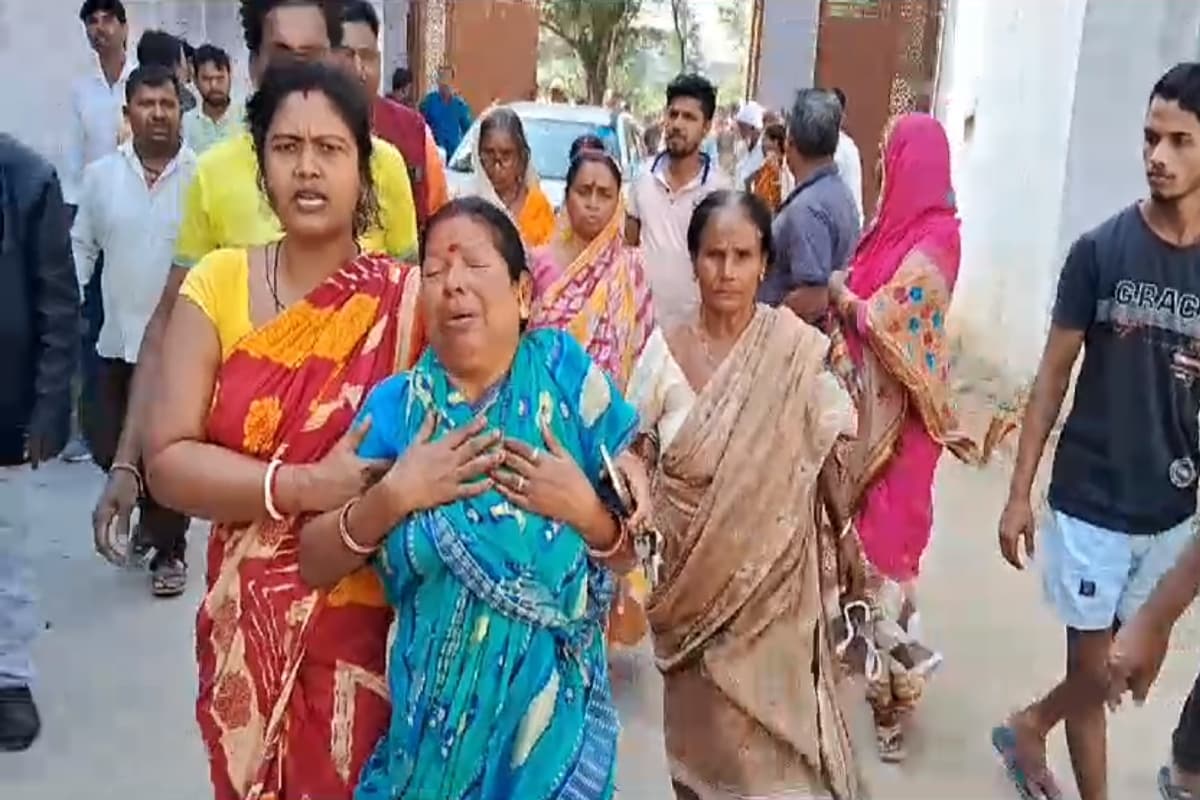 धनबाद में जमीन व्यवसायी कृष्णा मंडल पर फायरिंग, परिजनों का रो-रो कर बुरा हाल, इलाके में दहशत