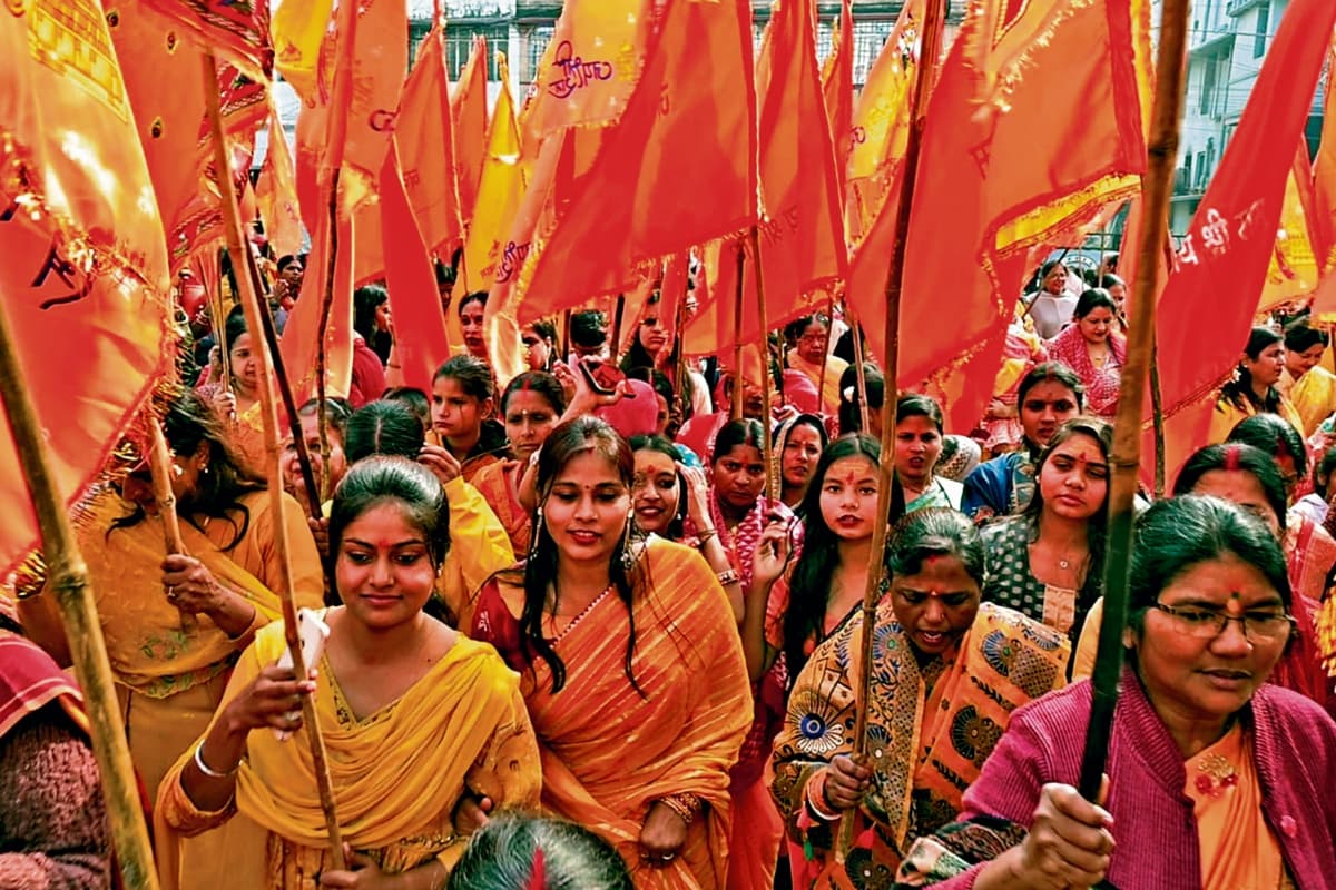 प्रभु राम के रंग में रंगा धनबाद, मंदिरों में विशेष अनुष्ठान, कहीं शृंगार आरती, तो कहीं महाआरती