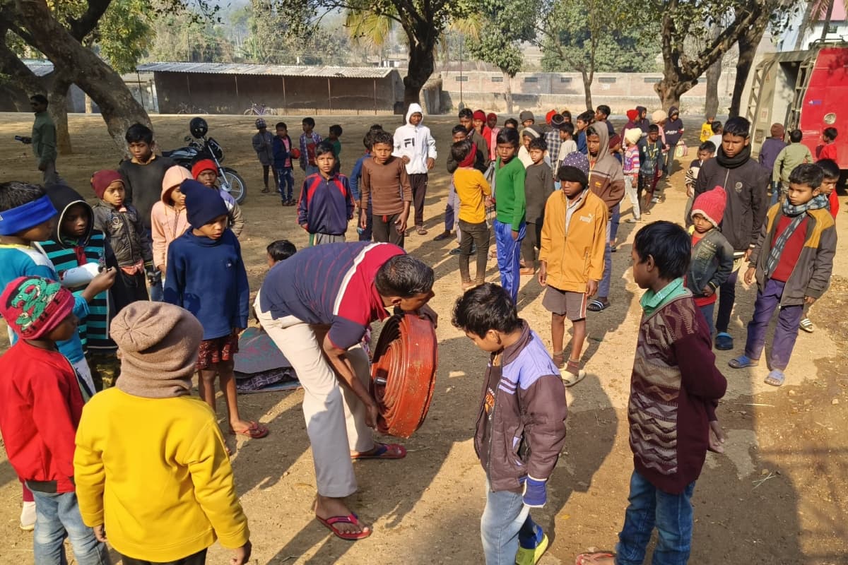 साहिबगंज : संत जोसेफ हॉस्टल में लगी भीषण आग, बेड-किताबें जलकर खाक, बाल-बाल बचे स्टूडेंट्स