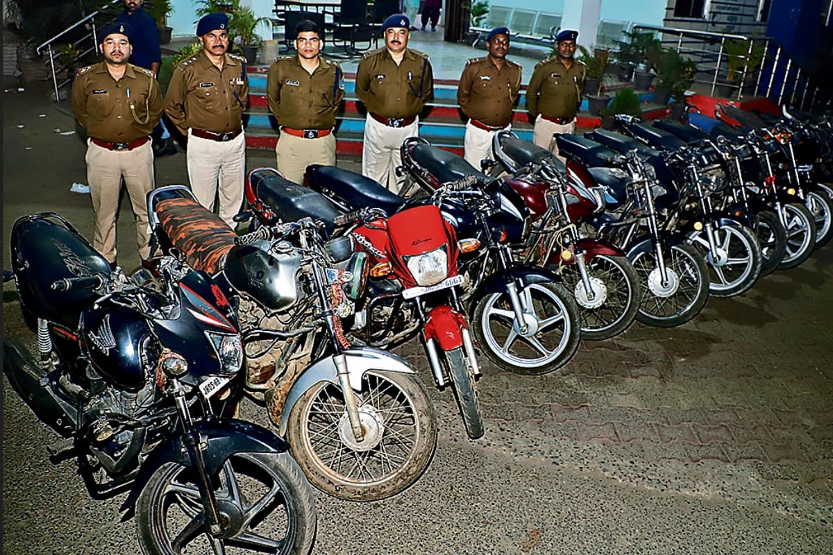 जमशेदपुर में बाइक चोर गिरोह के पांच युवक गिरफ्तार, 19 वाहन बरामद, ऐसे खोलते थे लॉक