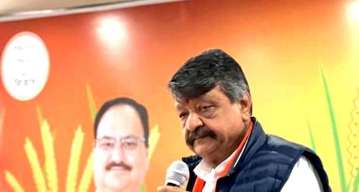 ममता बनर्जी और तृणमूल ने ठगा, इसलिए पार्टी छोड़ रहे लोग, कैलाश विजयवर्गीय का हमला