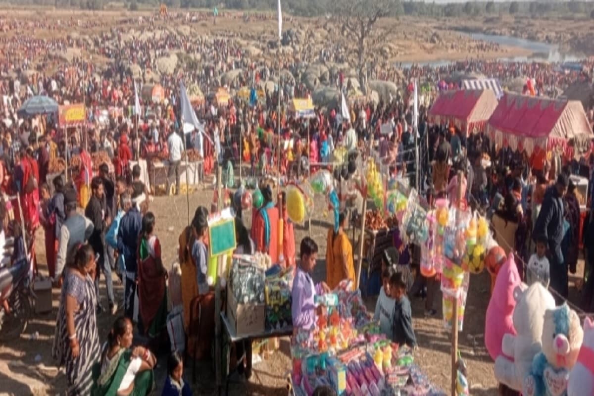 लोहरदगा : प्रसिद्ध चितरी घाघ मेला संपन्न, खूब हुई तिलकुट की बिक्री