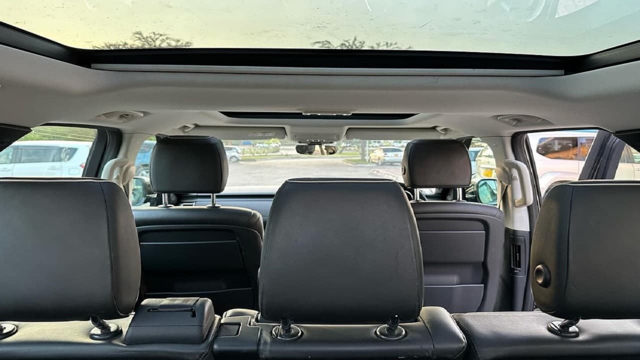 आ गई बड़ी फैमिली वाली Land Rover की 7 सीटर लग्जरी एसयूवी, सीट मोड़ने पर कार्गो स्पेस