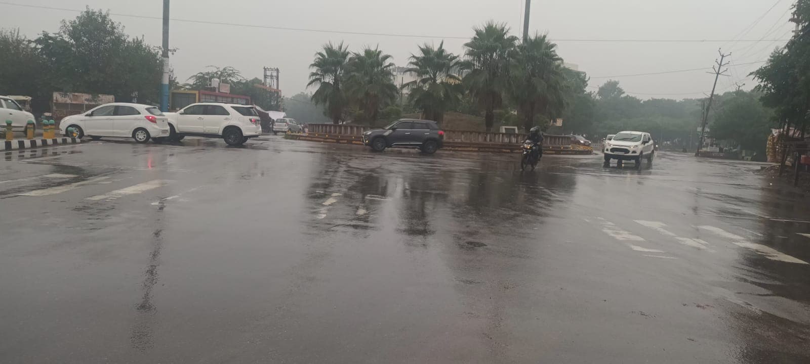 UP Weather Update: यूपी में बारिश के बाद गलन में इजाफा, मिचौंग के कारण मौसम में होगा उलटफेर, जानें ताजा अपडेट