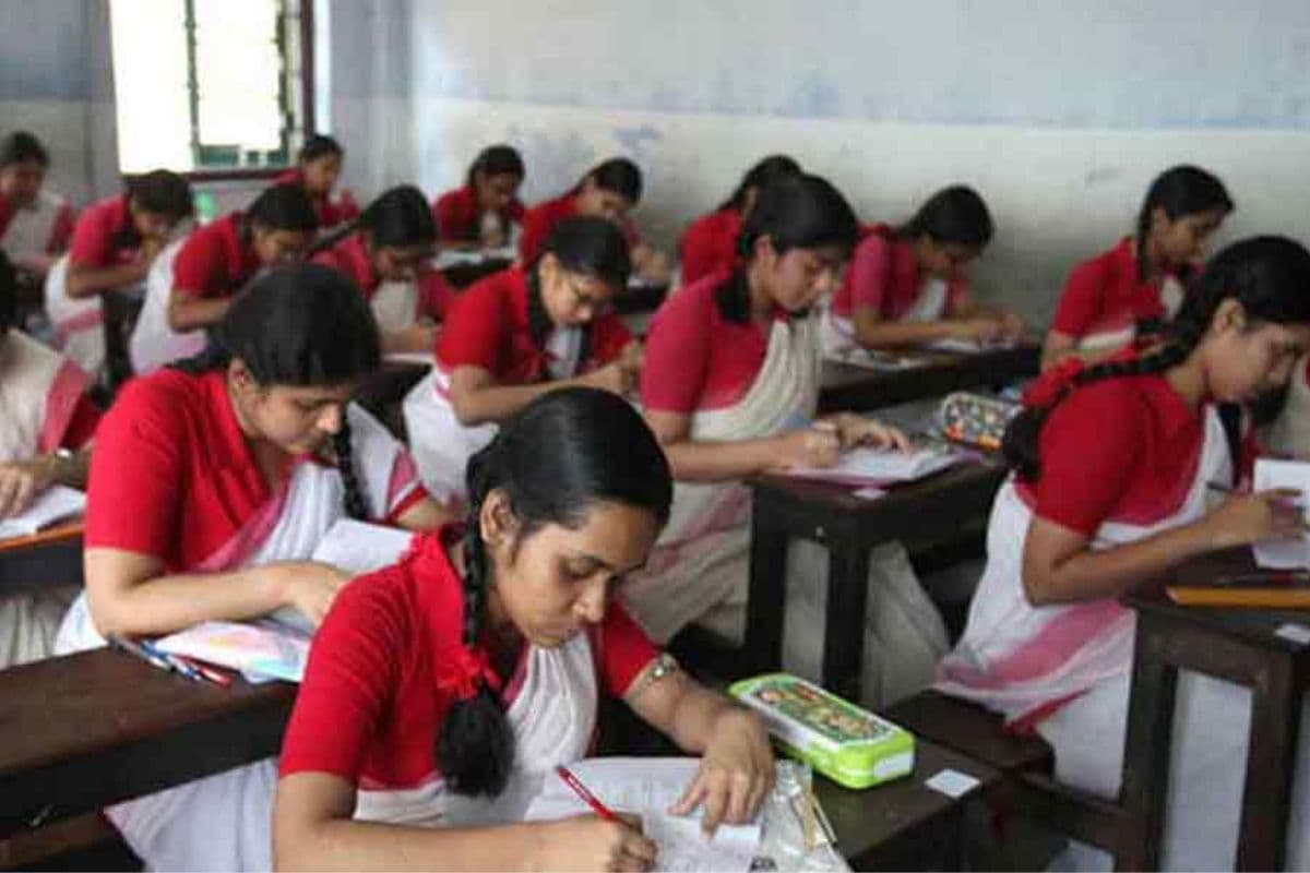 WBBSE Madhyamik Exam : माध्यमिक परीक्षा के पहले दिन ही लीक हुआ इस विषय का प्रश्न पत्र