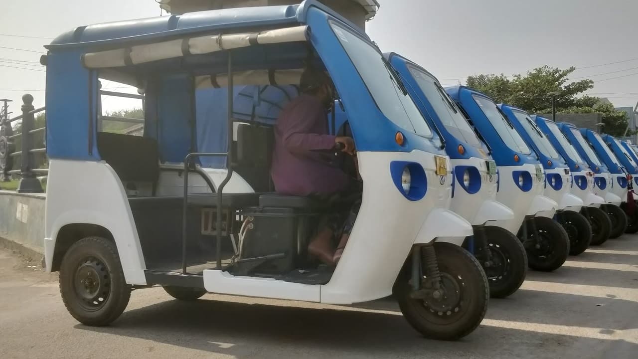 'ऑटो वाले बाबू... Mahindra Treo मंगा लो!'