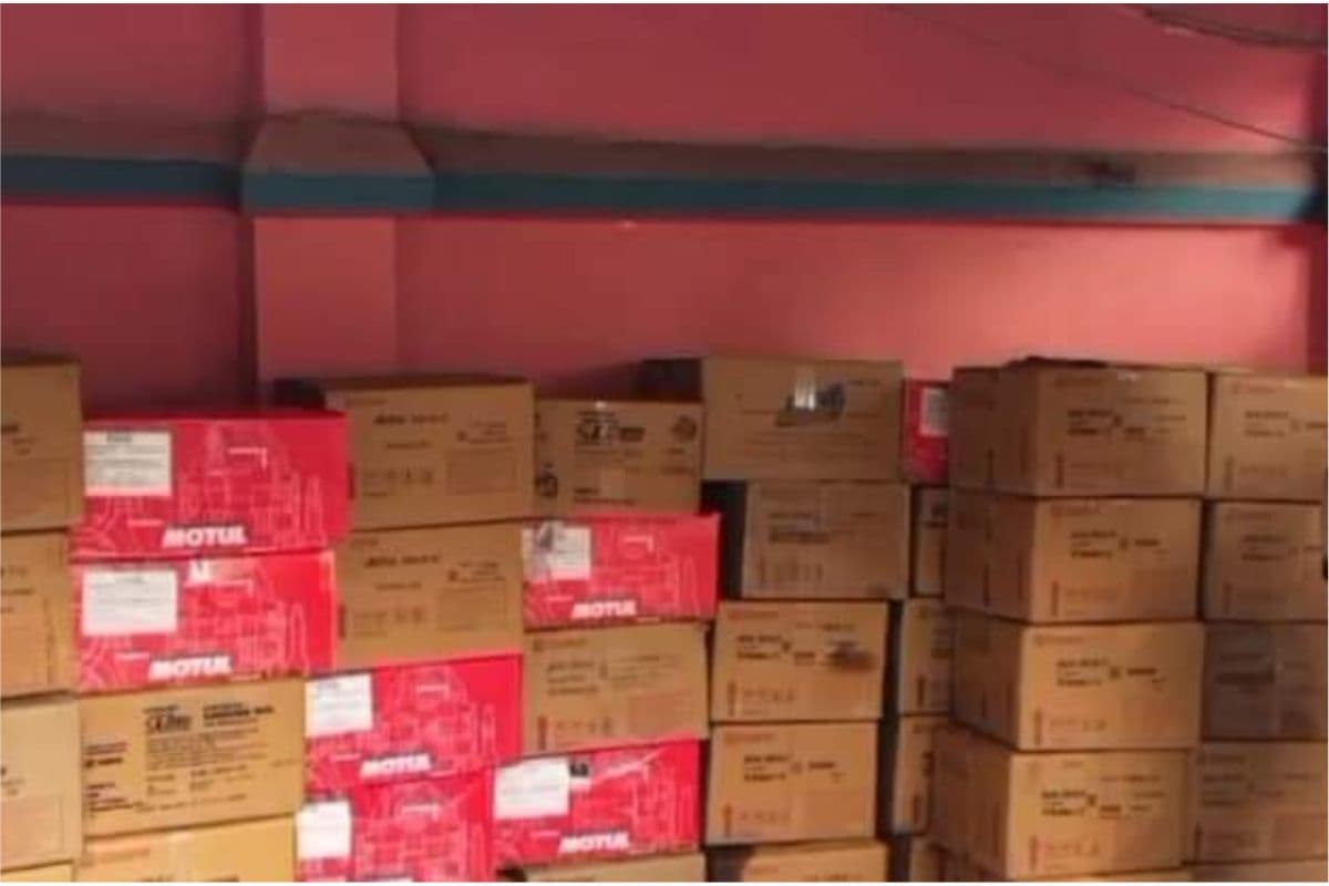 WB News : मेमारी पुलिस ने छापामारी अभियान चलाकर नकली मोबिल बनाने वाले का किया पर्दाफाश