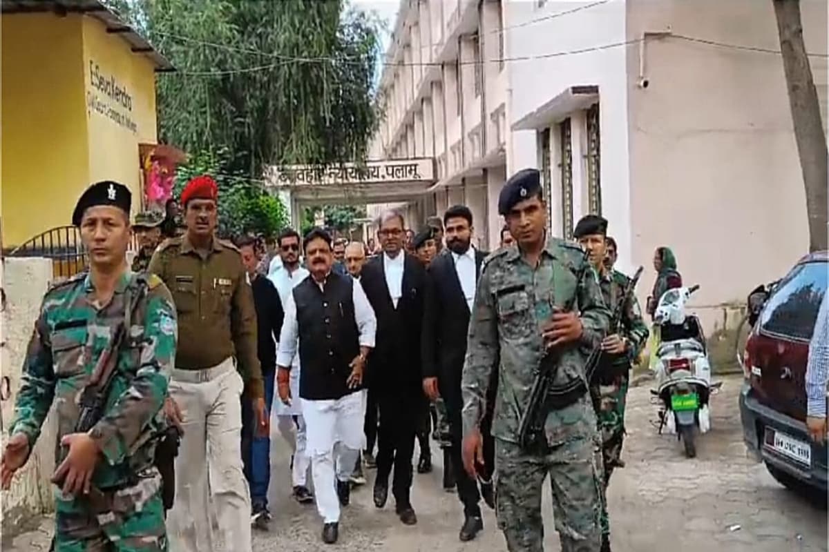 झारखंड: पेयजल मंत्री मिथिलेश कुमार ठाकुर को आचार संहिता उल्लंघन मामले में पलामू की विशेष अदालत ने किया बरी