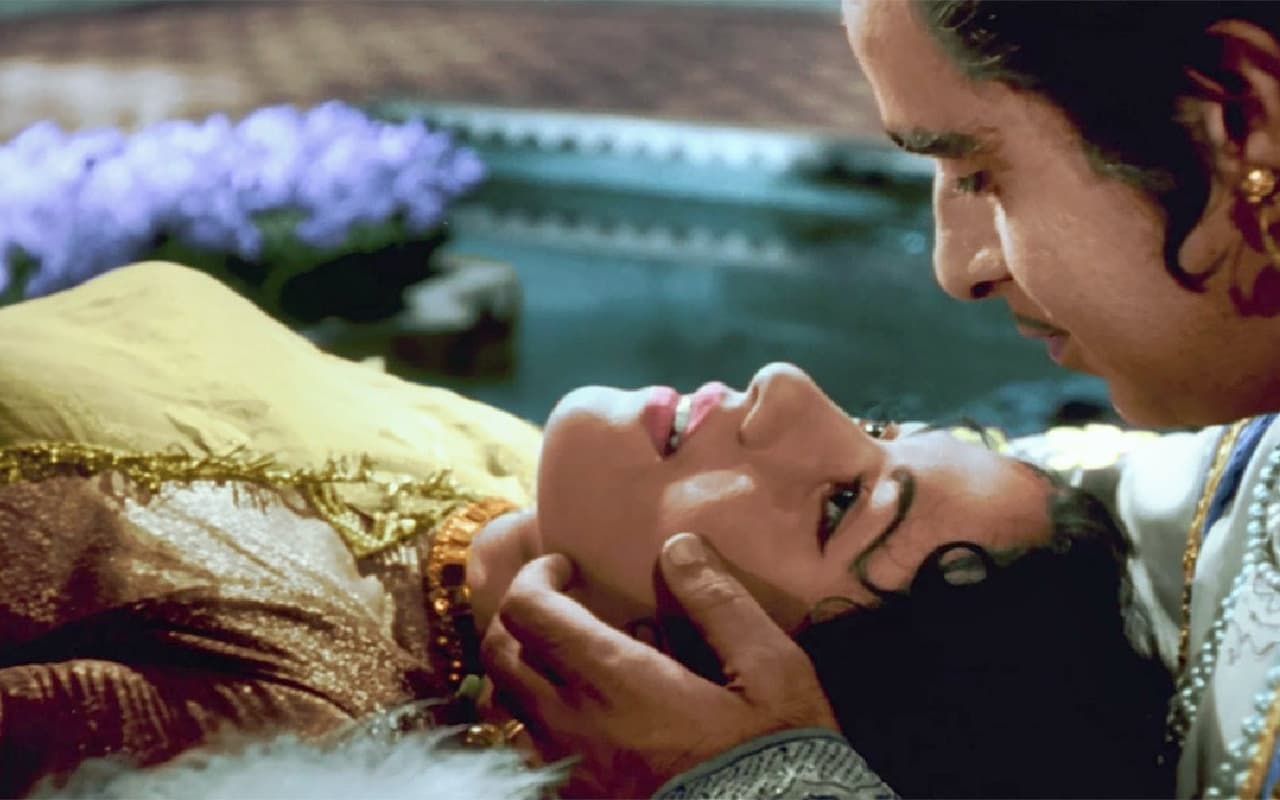 7 Long Running Movies: इन 7 फिल्मों का सालों-साल तक चला जादू, इस लिस्ट में कौन सी आपकी फेवरेट