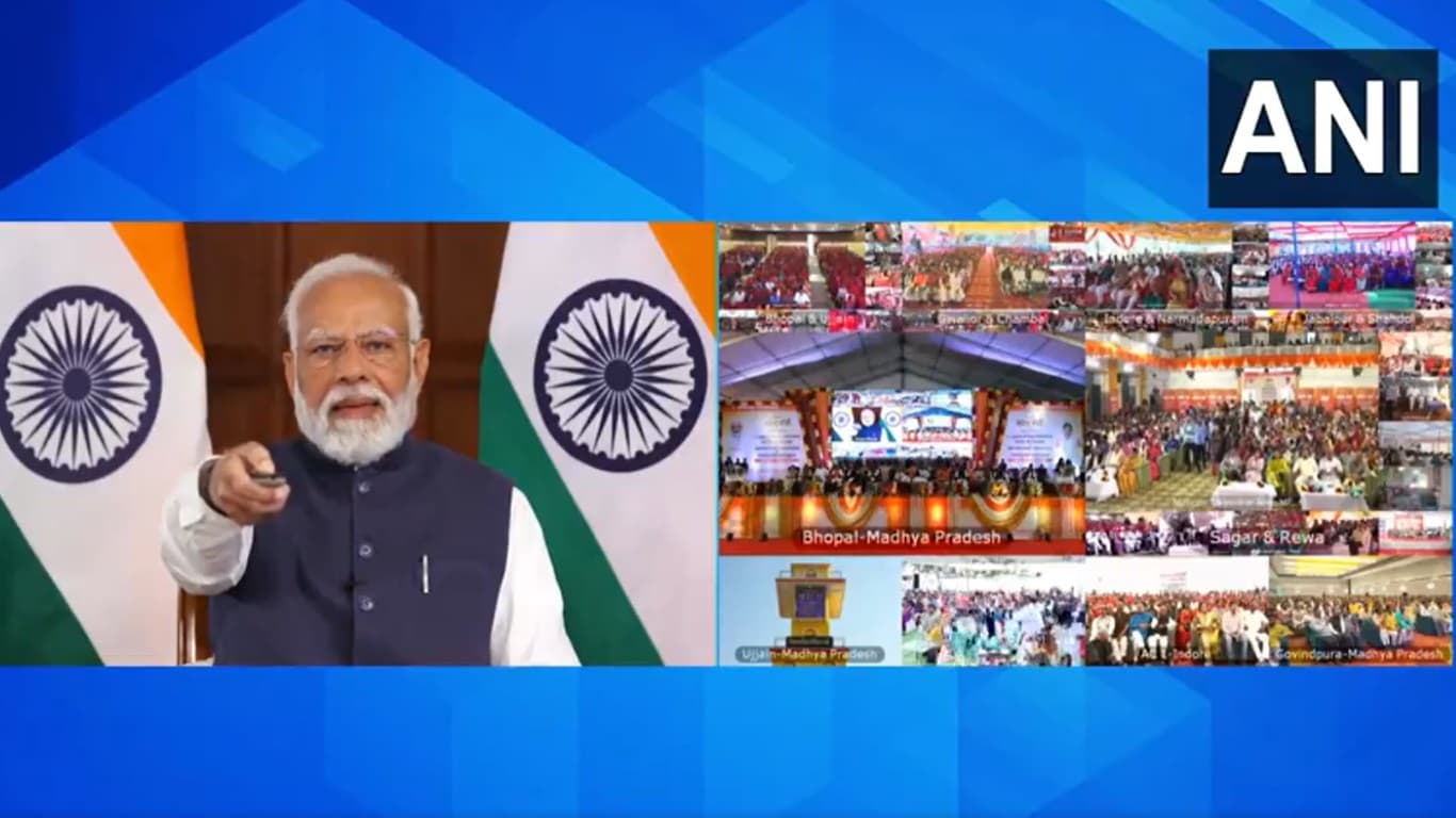 Narendra Modi: पीएम मोदी ने MP को दी 17000 करोड़ रुपये की सौगात, कई परियोजनाओं का उद्घाटन, शिलान्यास किया
