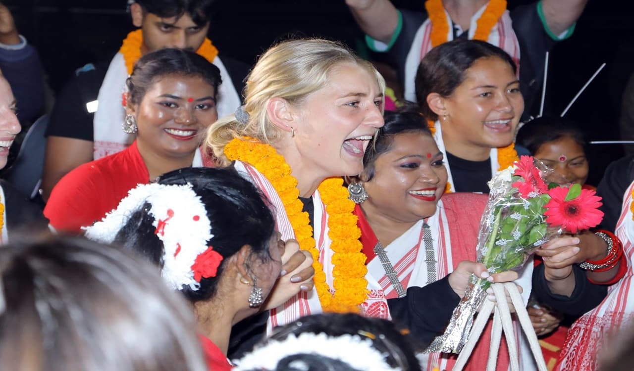 FIH Olympic Qualifiers: रांची पहुंची न्यूजीलैंड की महिला हॉकी टीम, झारखंडी न‍ृत्य का उठाया लुत्फ