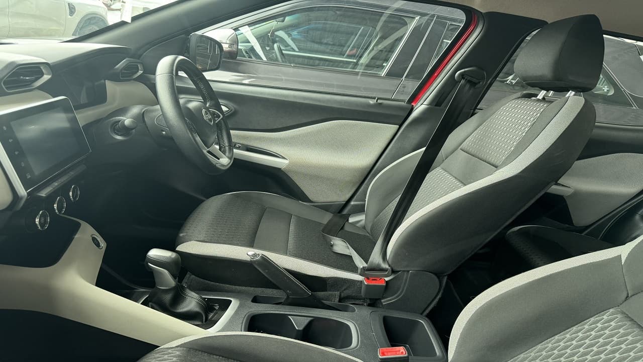 सस्ती मतलब कितनी सस्ती... 6 लाख की कार पर 87,000 का डिस्काउंट तो और क्या?