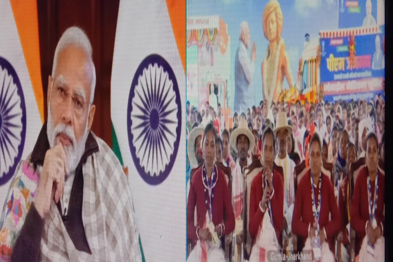 झारखंड: आदिम जनजाति महिला से संवाद कर बोले पीएम नरेंद्र मोदी, सरकारी पैसे पर आपका हक, बिचौलिए को नहीं दें