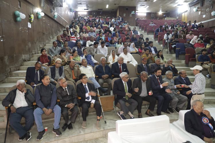 99 साल का हुआ PMCH, स्थापना दिवस पर 93 मेडिकल छात्र-छात्राओं को मिला गोल्ड मेडल