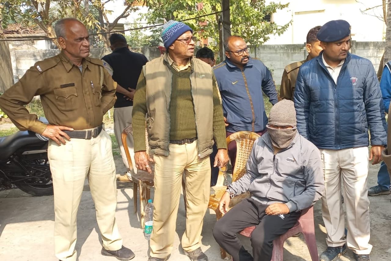 पश्चिम बंगाल: पानागढ़ ट्रिपल मर्डर केस में तालाब से दो मोबाइल व स्किपिंग रोप बरामद, एक मोबाइल की तलाश जारी