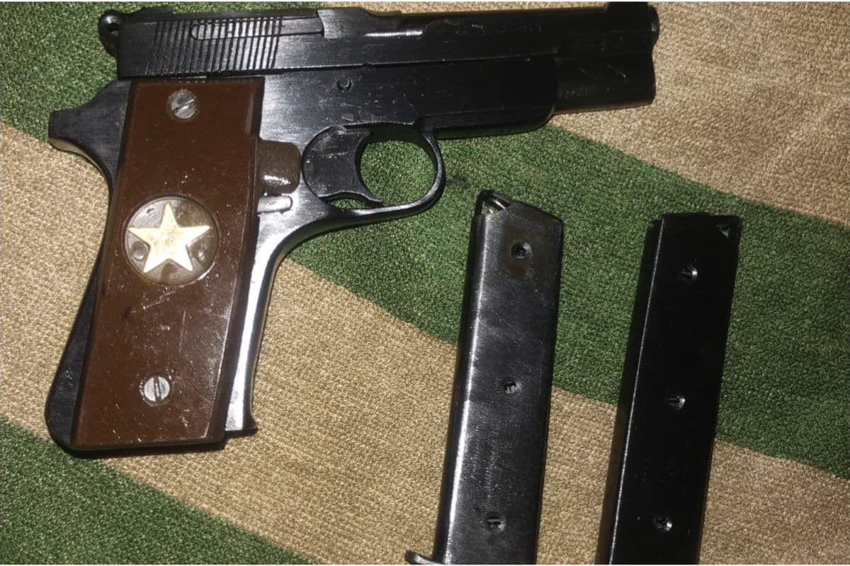 WB News : झारखंड से सेमी ऑटोमेटिक पिस्तॉल की सप्लाई करने पहुंचे आर्म्स डीलर को बंगाल एसटीएफ ने किया अरेस्ट