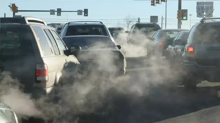 PHOTO: दिल्ली में बिना PUC सर्टिफिकेट के दौड़ रहीं 22 लाख गाड़ियां, सिर्फ 2.4 लाख के खिलाफ कार्रवाई