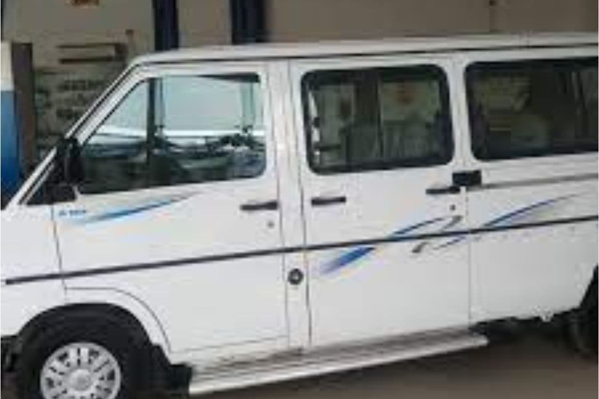 WB : नई पूल कार देख बैठने की सीट पर लगा प्लास्टिक फाड़ने लगे छात्र, चालक एवं खलासी ने बेरहमी से कर दी पिटाई