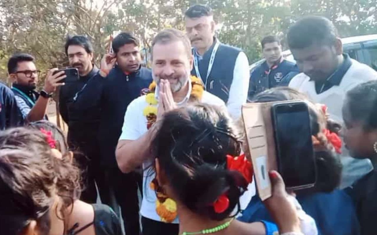 भारत जोड़ो न्याय यात्रा: झारखंड में राहुल गांधी, काफिला रोककर स्कूली बच्चों से मिले, ऐसे किया गया भव्य स्वागत