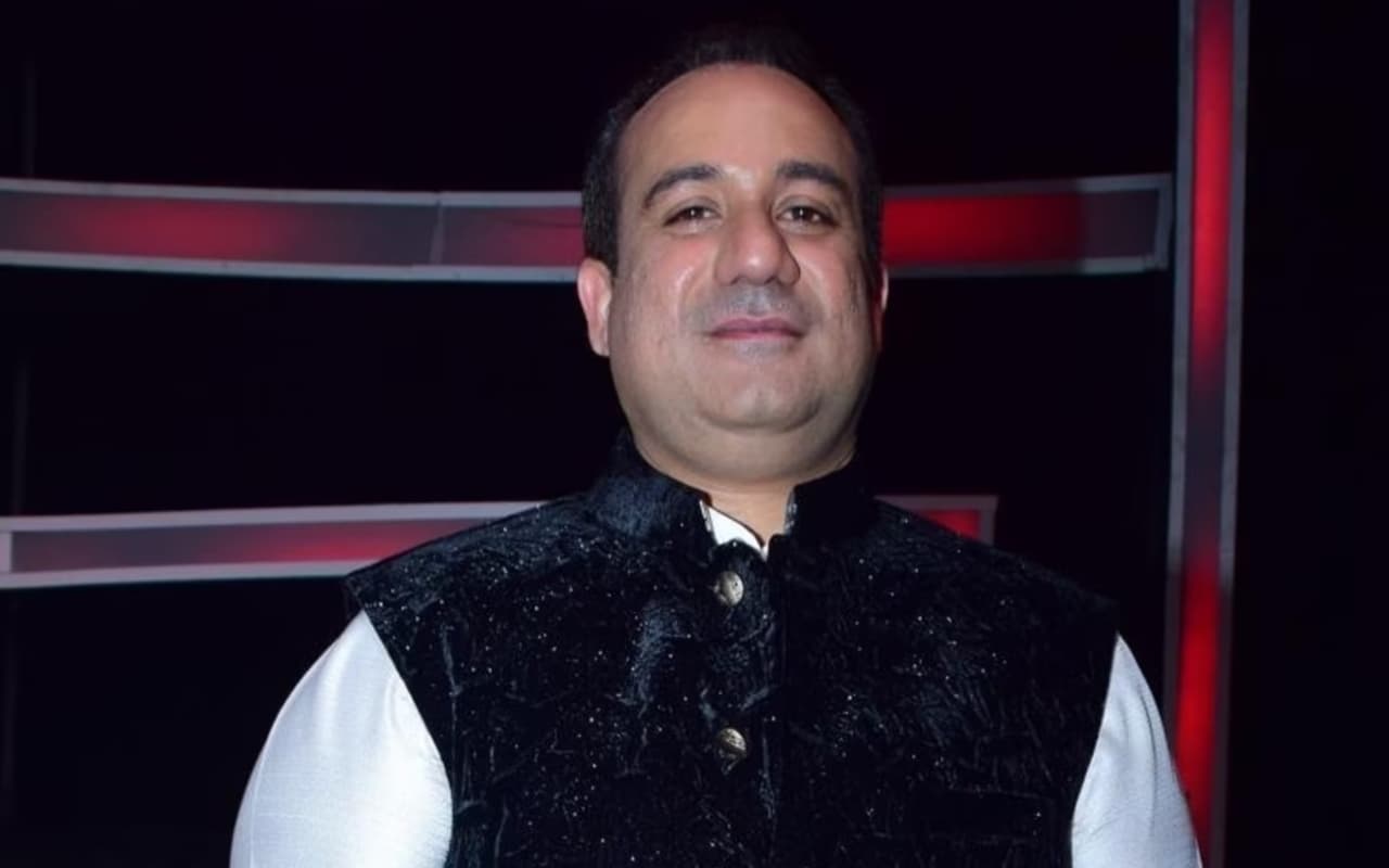 शख्स को चप्पल से पीटते दिखे राहत फतेह अली खान, VIDEO वायरल होने पर मांगी माफी, जानें पूरा मामला