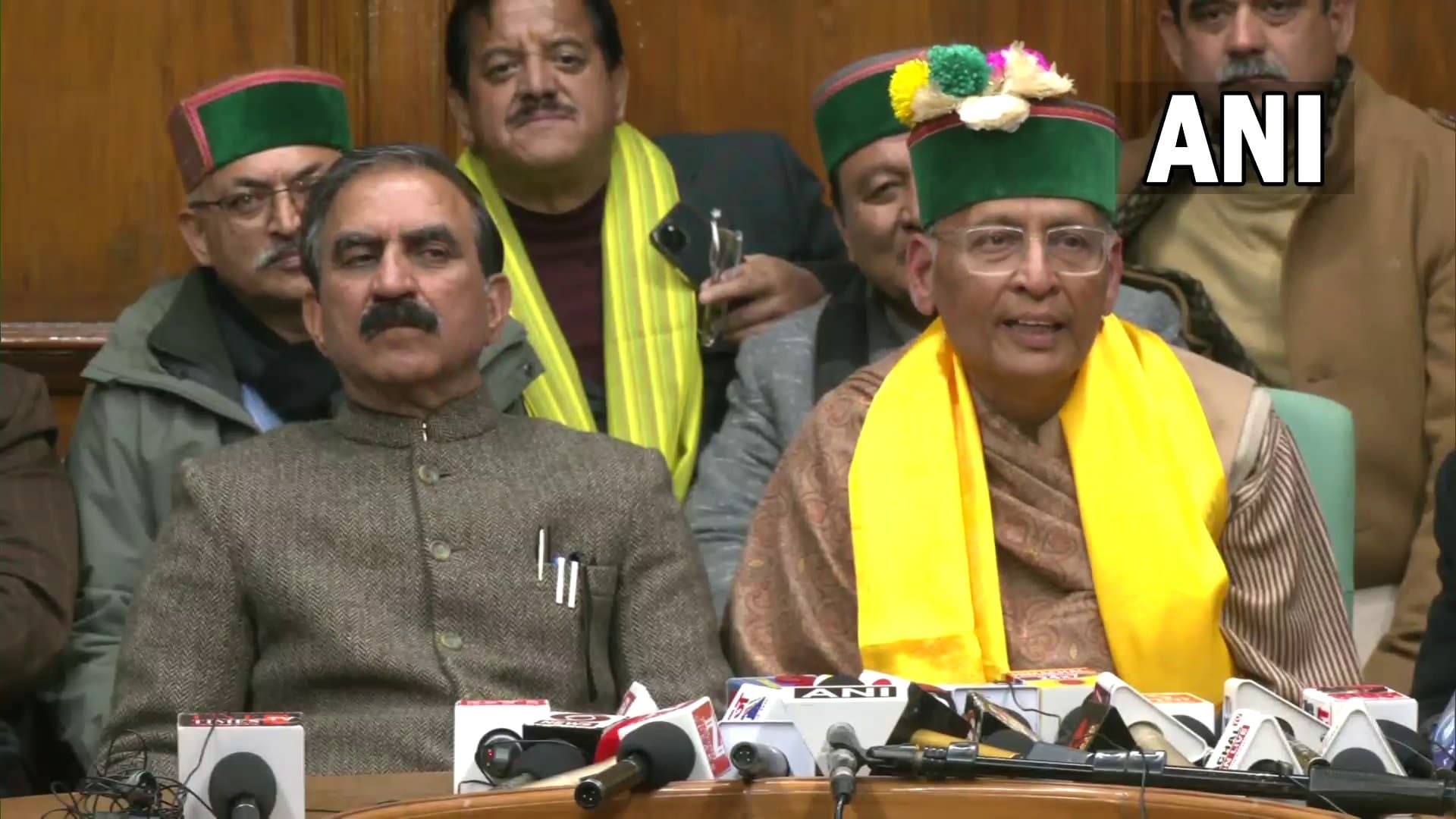 Himachal Pradesh: स्पीकर ने कांग्रेस के बागी विधायकों की अयोग्यता पर फैसला सुरक्षित रखा, CM सुक्खू बोले- विक्रमादित्य मेरे छोटे भाई