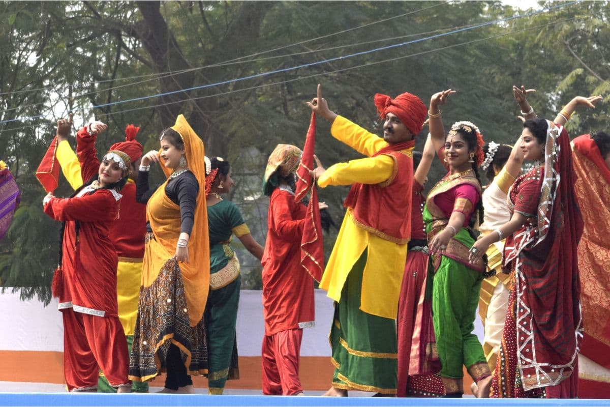 West Bengal : गणतंत्र दिवस पर 17 जोन में बंटी होगी रेड रोड की सुरक्षा, 2500 अतिरिक्त पुलिसकर्मी रहेंगे तैनात