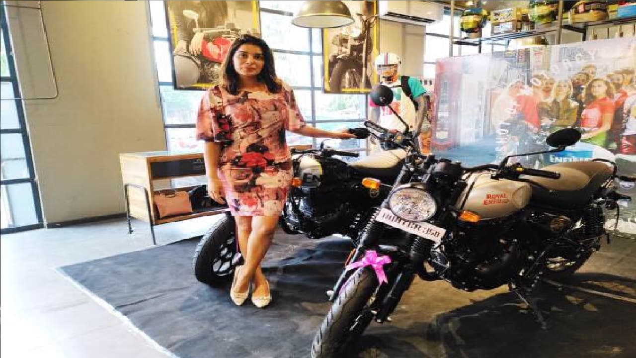 Royal Enfield की ये सस्ती बाइक टीवीएस रोनिन का करेगी खात्मा! स्टाइल और लुक में येज्दी को टक्कर Royal Enfield की ये सस्ती बाइक टीवीएस रोनिन का करेगी खात्मा! स्टाइल और लुक में येज्दी को टक्कर
