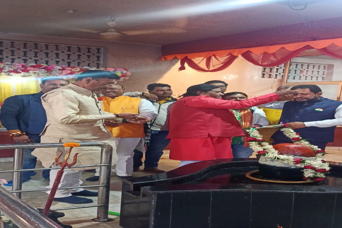 झारखंड: श्री राम जानकी मंदिर में फिर से होगी सात प्रतिमाओं की स्थापना, सांसद संजय सेठ ने दान दिए 25 हजार रुपए