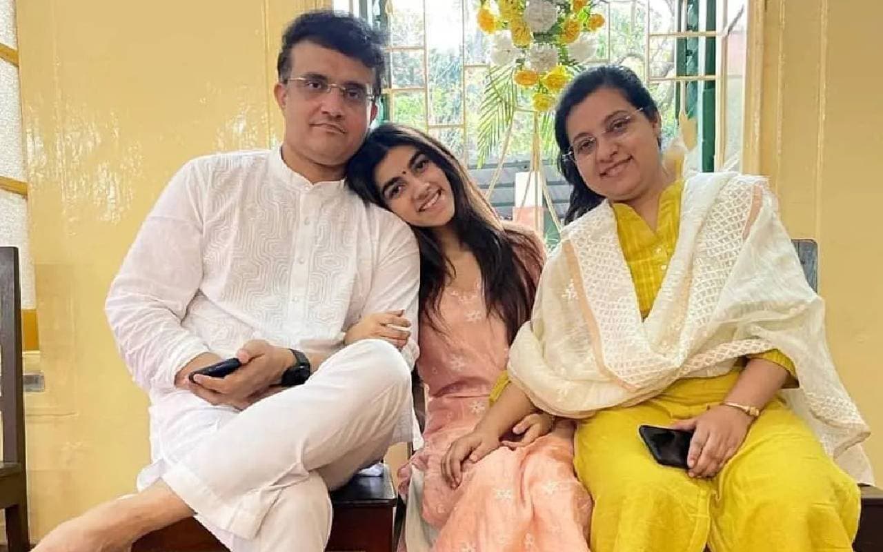 सौरव गांगुली की बेटी सना ने क्रिकेट में नहीं इस फिल्ड में बनाया करियर, जानें सैलरी से लेकर सब कुछ