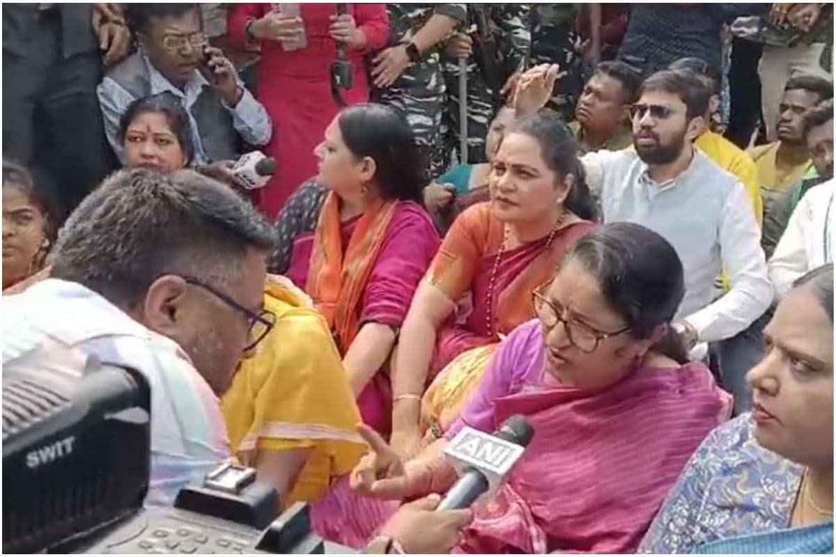 पश्चिम बंगाल: भाजपा के केंद्रीय दल को संदेशखाली जाने से पुलिस ने रोका, हंगामा जारी