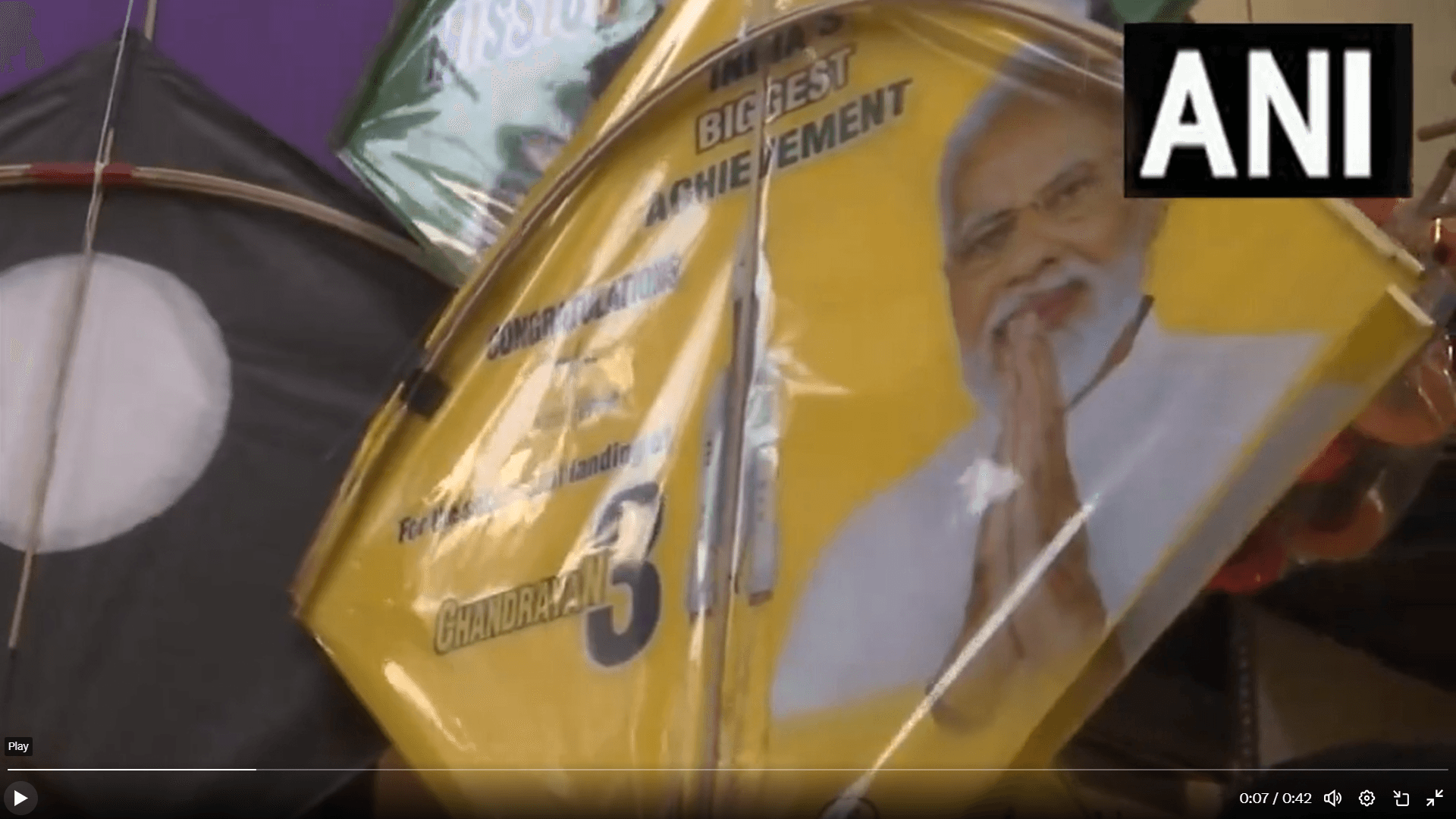 Makar Sankranti 2024: वाराणसी में बुलडोजर बाबा और पीएम मोदी के थीम वाली पतंगों की बढ़ी डिमांड, जानें कारण