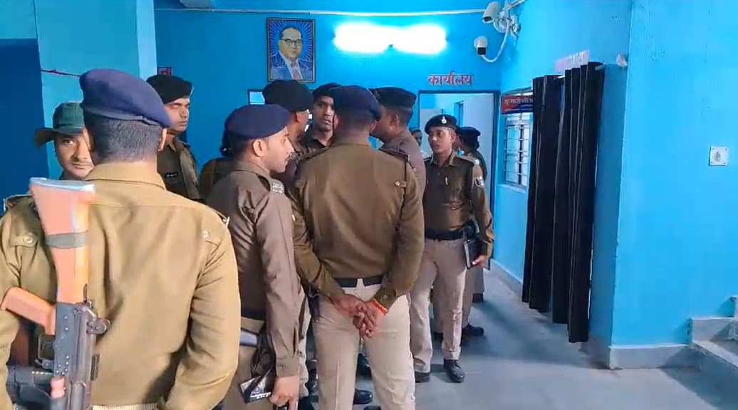 बिहार: भागलपुर में वाहन कोषांग प्रभारी ने की आत्महत्या! महिला थाना के ऊपर बैरक में पंखे से लटका मिला शव