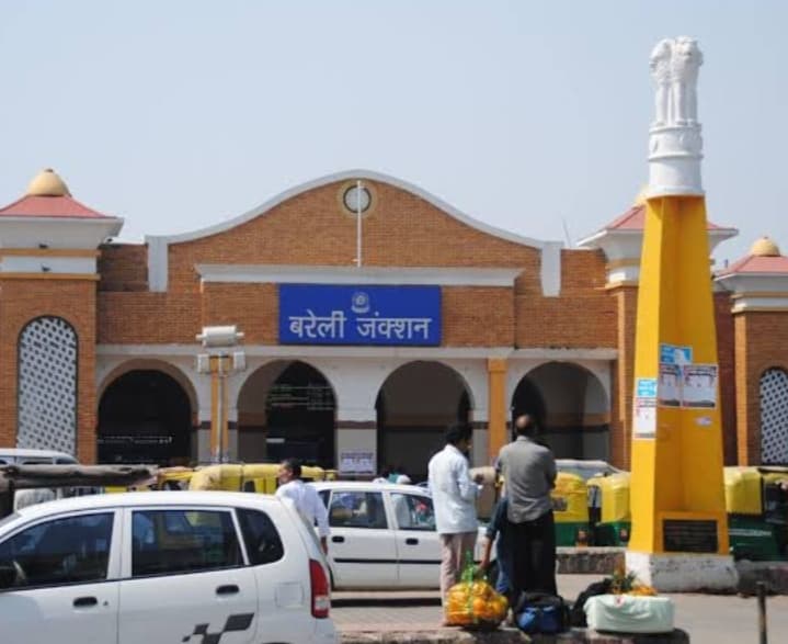 बरेली-लखनऊ ट्रैक पर ब्लॉक से थमी ट्रेनों की रफ्तार, रक्सौल एक्सप्रेस कैंसिल, जानें किन ट्रेनों का बदला रूट