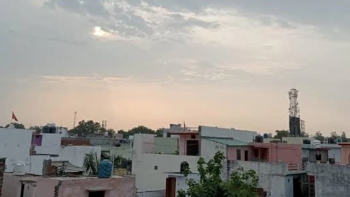 Bareilly Weather: बारिश ने बढ़ाई ठंड, तापमान में 4 डिग्री सेल्सियस की कमी, बढ़ते AQI से मिली निजात