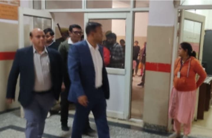 Bareilly : महिला अस्पताल के SNCU में लगी आग में  एक बच्चे की मौत के बाद प्रशासन ने बैठाई जांच