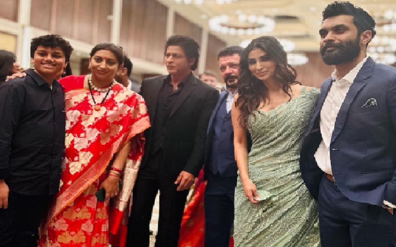 Smriti Irani Daughter Wedding Reception: स्मृति ईरानी की बेटी के वेडिंग रिसेप्शन में पहुंचे 'पठान', PICS