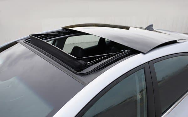 Sunroof Cars खरीदने वाले हो जाएं सावधान! इन वजहों से हो सकती है परेशानी
