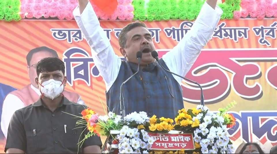 पश्चिम बंगाल : विधानसभा में भाजपा ने किया  हंगामा, तृणमूल से मांगा 2 लाख करोड़ रुपये का हिसाब