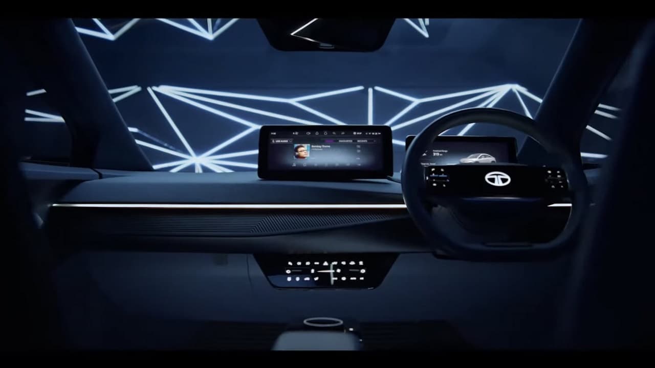 रतन टाटा का मिडिल क्लास को सस्ती Electric car का तोहफा! फुल चार्ज होने पर 500km रेंज