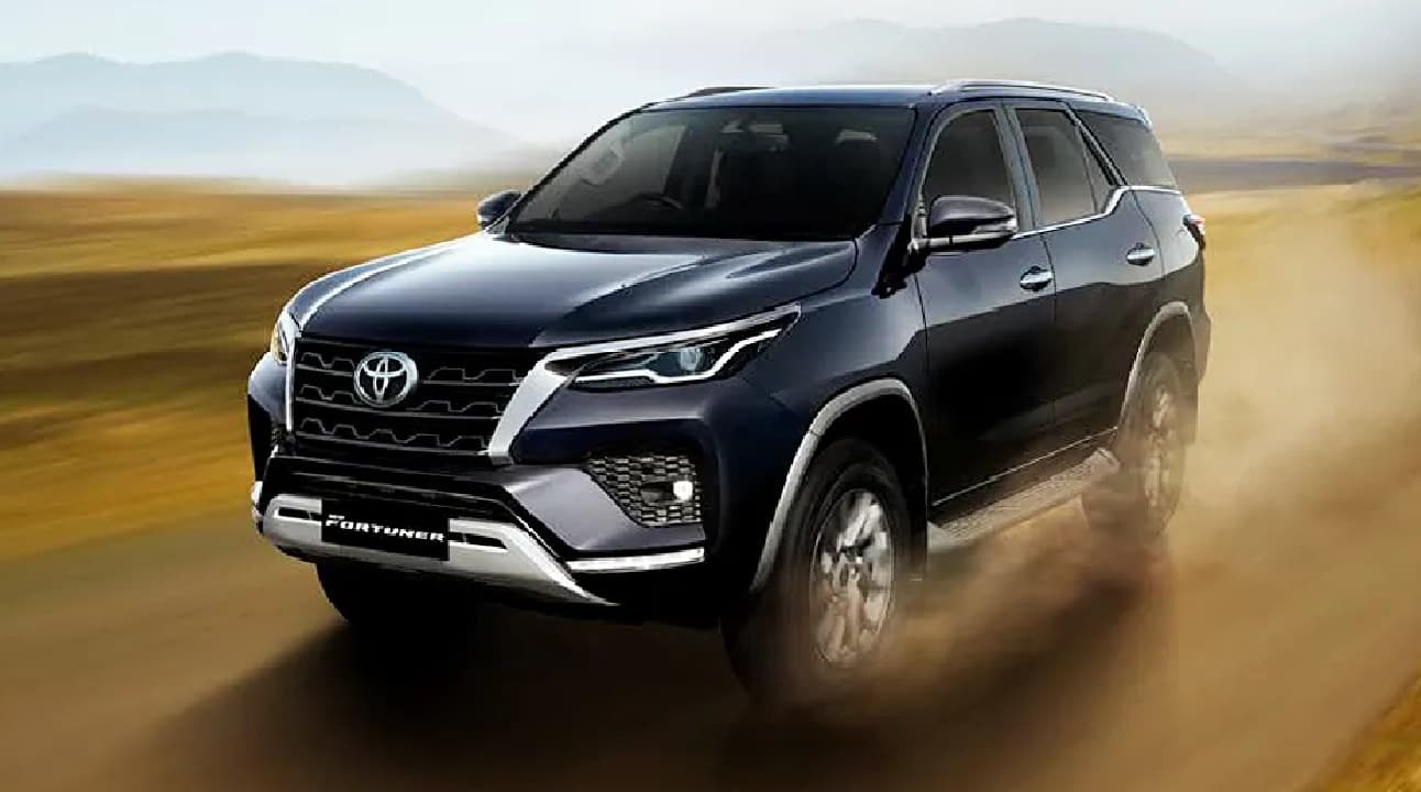 Bullet से भी तेज रफ्तार से बढ़ी Toyota की 7 सीटर कार की प्राइस, जानें कितनी हो गई महंगी