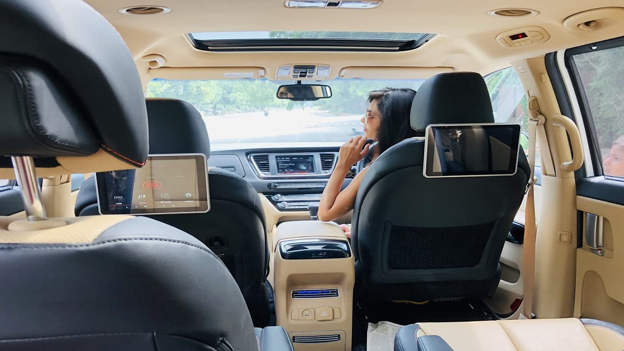 मिडिल क्लास के बजट से बाहर हो गई Innova Crysta, टोयोटा ने बढ़ा दी कीमत