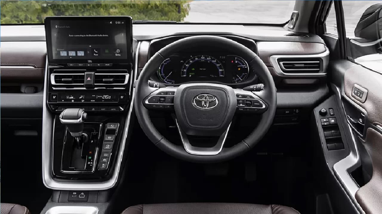 दोमुंहे सांप की तरह दो इंजन यूज करती है Toyota की ये कार, फीचर के दम पर दुश्मन बेदम दोमुंहे सांप की तरह दो इंजन यूज करती है Toyota की ये कार, फीचर के दम पर दुश्मन बेदम