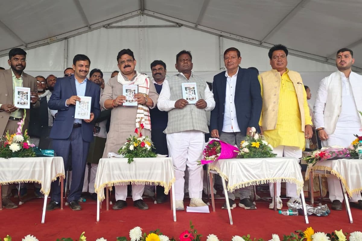 झारखंड: राजकीय आदिवासी महाकुंभ मेले का आगाज, पूर्व मंत्री मिथिलेश ठाकुर बोले, राजा मेदिनी राय की लगेगी प्रतिमा