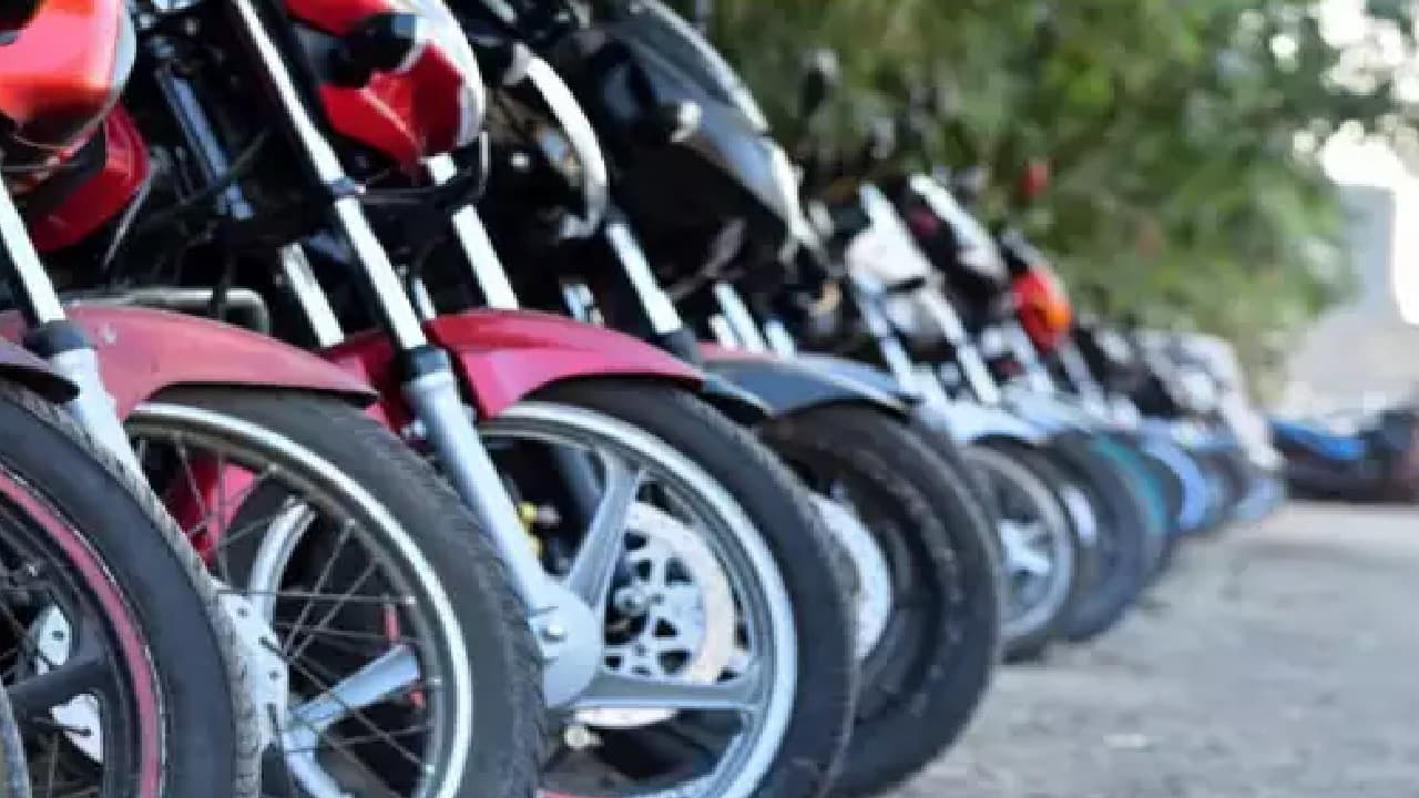 2024-25 में डबल डिजिट में पहुंच जाएगी टू-व्हीलर्स इंडस्ट्री की रिवेन्यू ग्रोथ