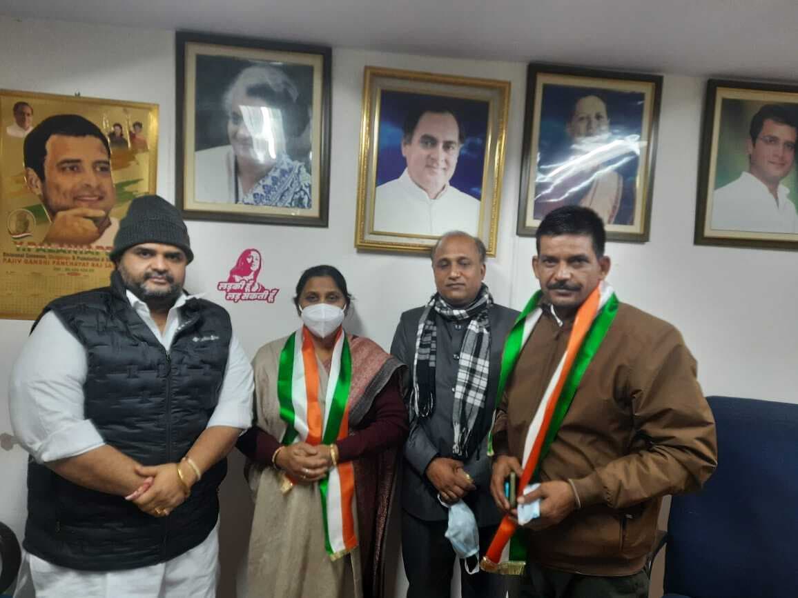 UP Chunav: बरेली में चुनाव के पहले बड़ा हेर-फेर, भाजपा विधायक की पत्नी और बेटे ने थामा कांग्रेस का हाथ