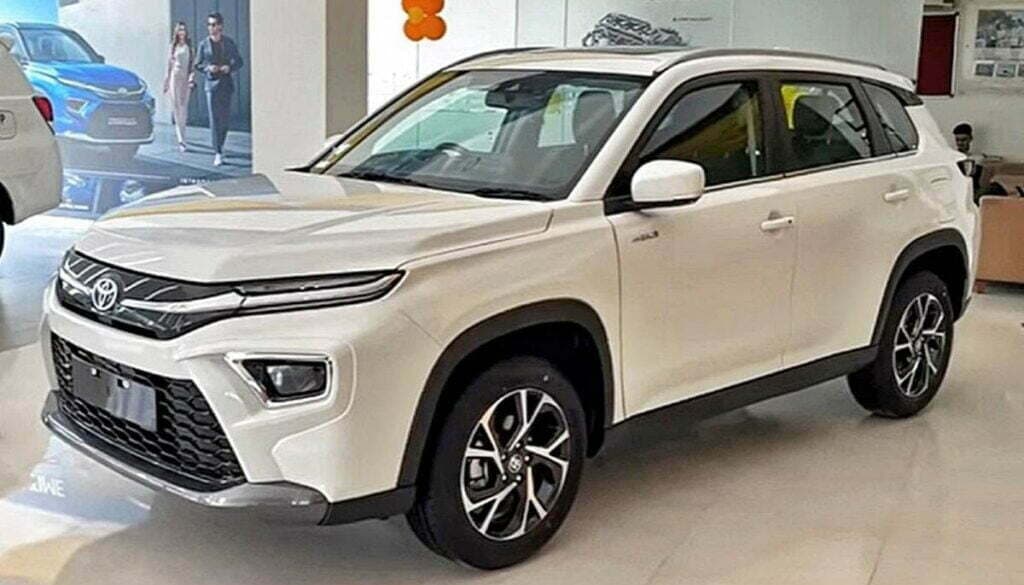 Toyota Mini Fortuner लॉन्च से पहले हुई हिट, Creta और Seltos बनाने वालों के बीच खलबली!