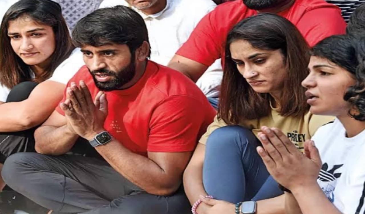 WFI Election Row: विनेश फोगाट ने लौटाया खेल रत्न और अर्जुन पुरस्कार